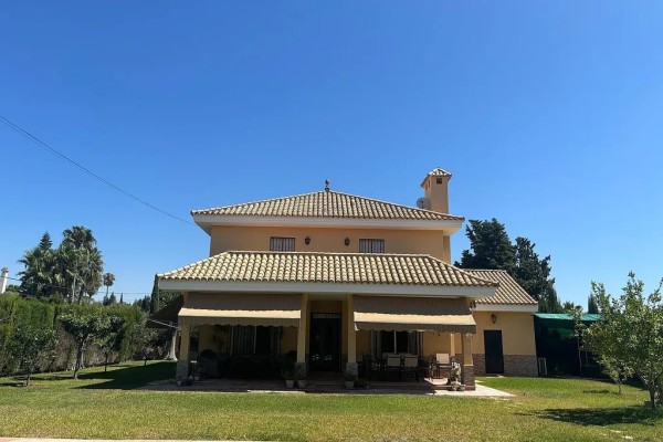 Chalet en venta en Valencina